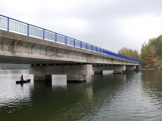 celkový pohled na pravou stranu mostu přes VN Letovice